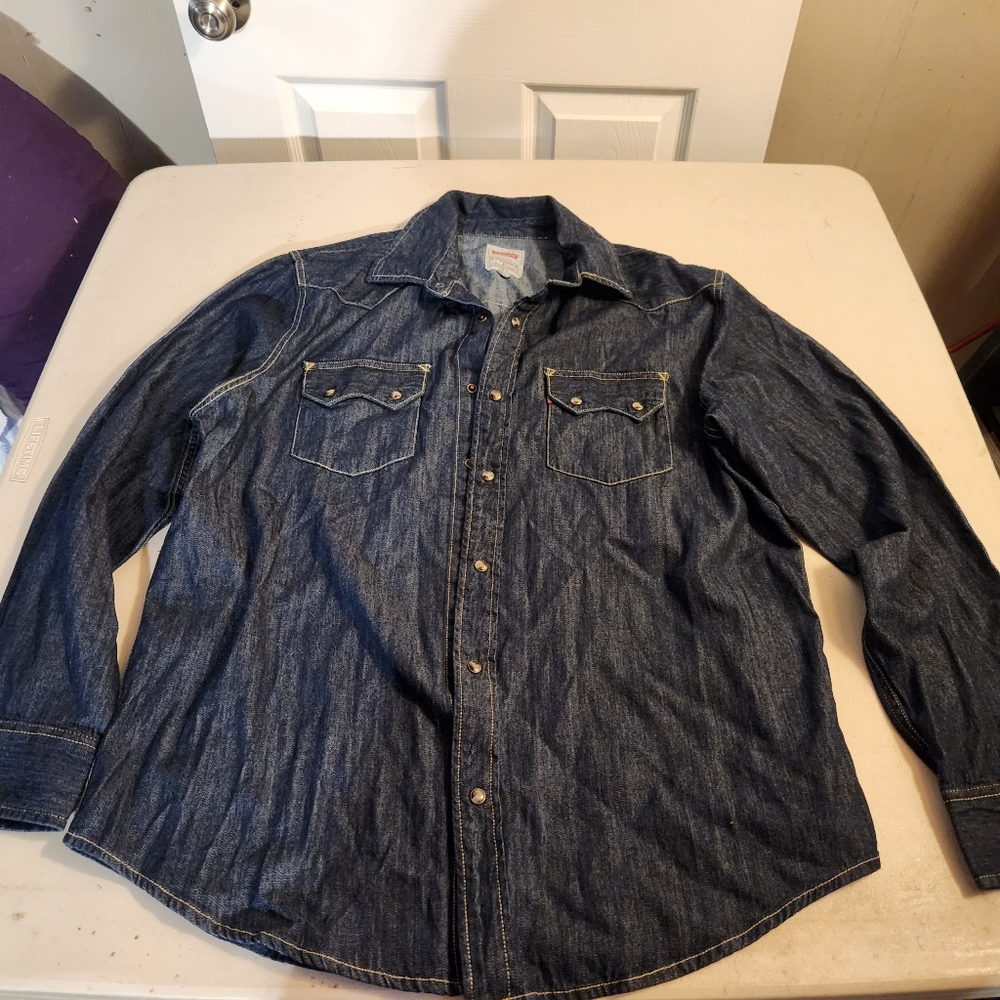 Levi's Pearl Snap Sawtooth jean shirt